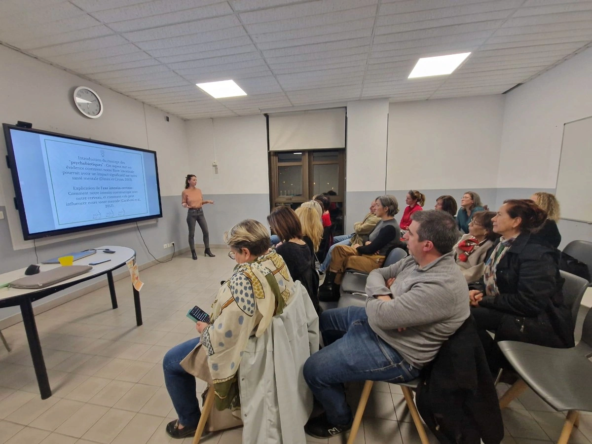 Anne-Laure Dalbe en conférence — approche globale en diététique et psychologie à Bastia